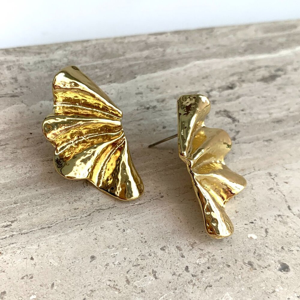 NEW~ Anthropologie Amber Sceats "Luca" Wavy Gold Wings Earrings - Picture 2 of 13